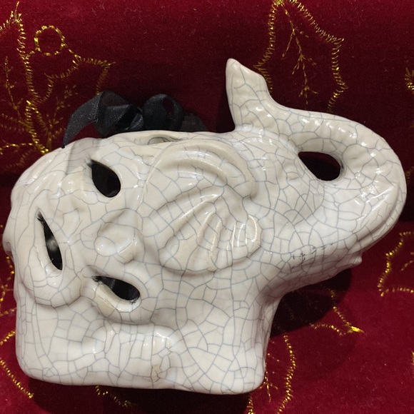 Stylist Elephant scent satchel decor - Picture 2 of 7